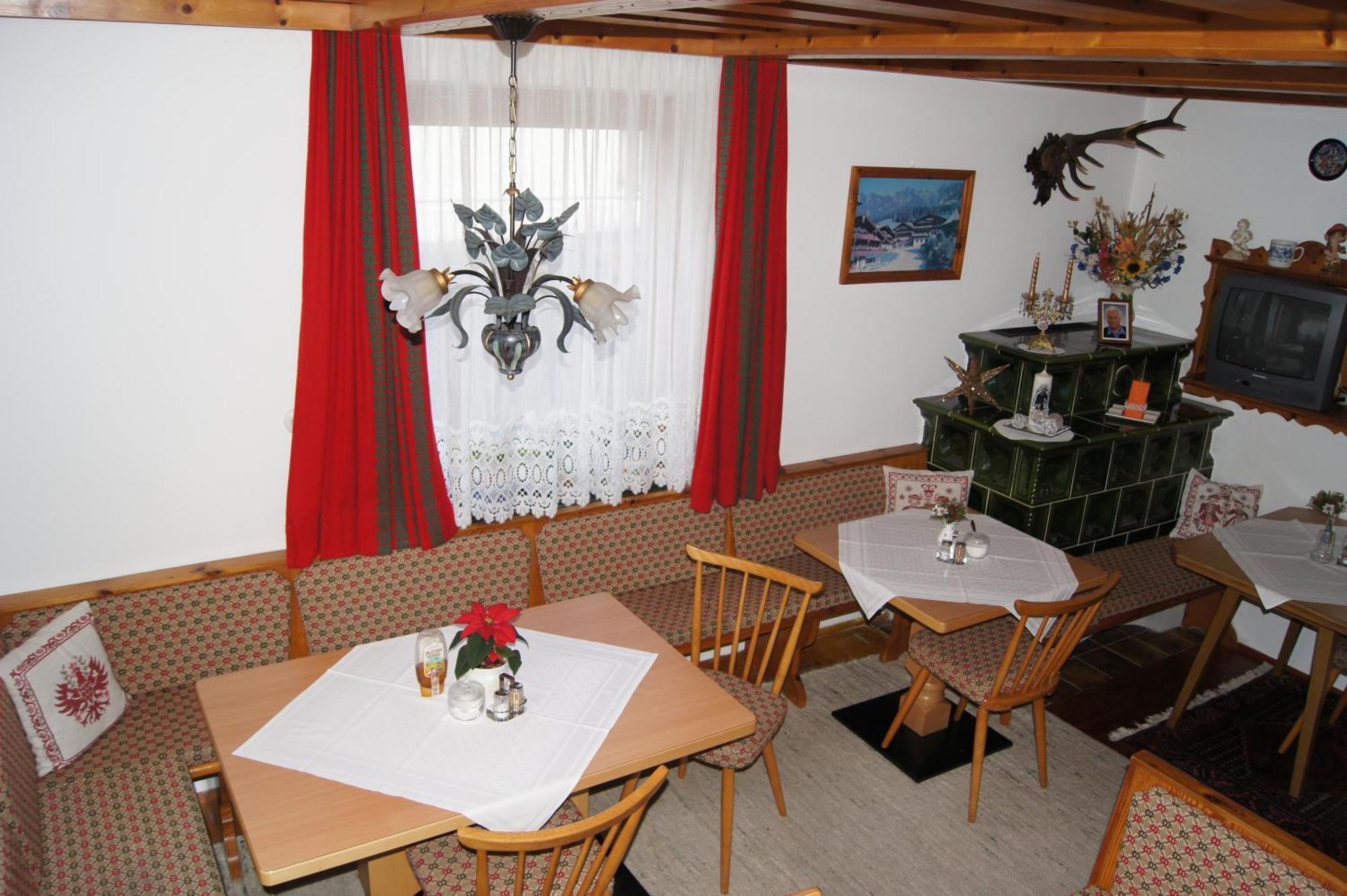 Haus Josef Bed & Breakfast Mayrhofen Exterior photo