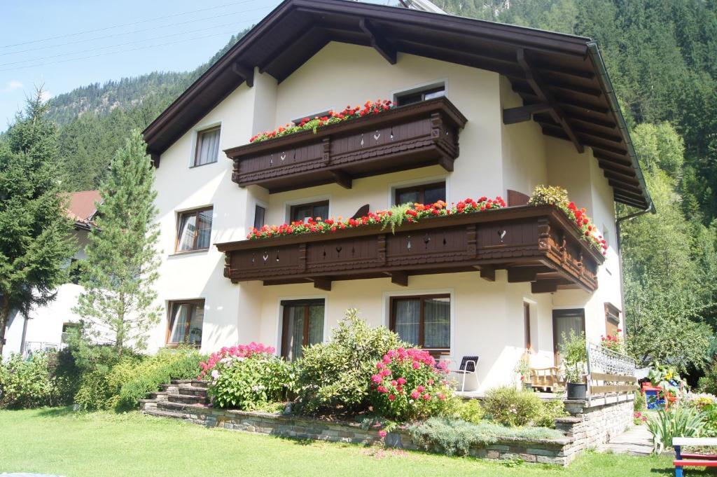 Haus Josef Bed & Breakfast Mayrhofen Exterior photo