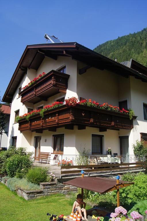 Haus Josef Bed & Breakfast Mayrhofen Exterior photo